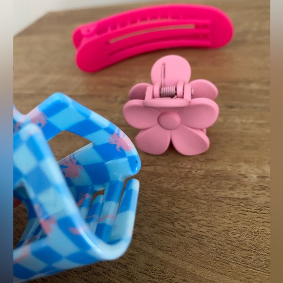 SOLD - Kitsch Barbie Inspired Hair Clips Set - Picture 13 of 13